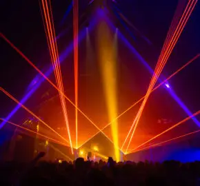 BRÜT + CircuitMom = ZENTRØ